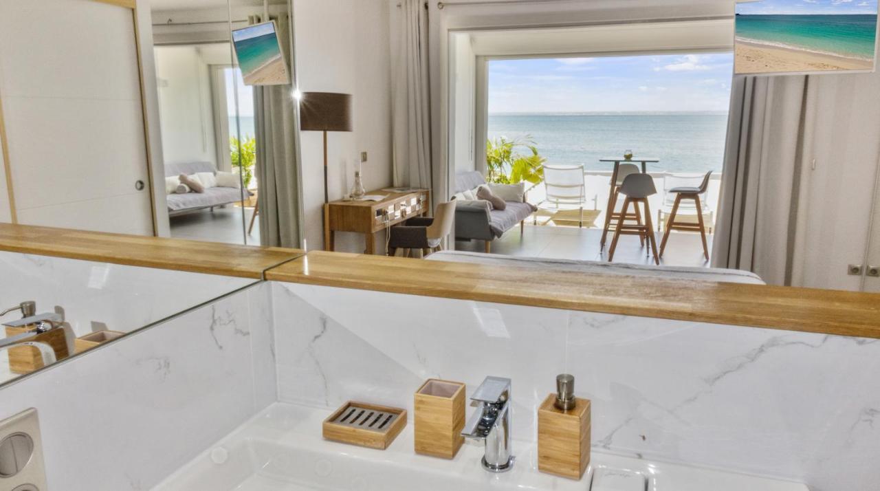 Official Page "Residence Bleu Marine" - Sea View Apartments & Studios - Saint-Martin French Side 格兰德凯斯 外观 照片
