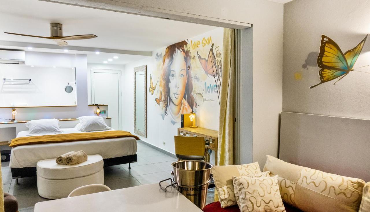 Official Page "Residence Bleu Marine" - Sea View Apartments & Studios - Saint-Martin French Side 格兰德凯斯 外观 照片
