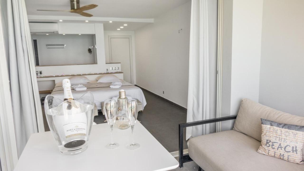 Official Page "Residence Bleu Marine" - Sea View Apartments & Studios - Saint-Martin French Side 格兰德凯斯 外观 照片